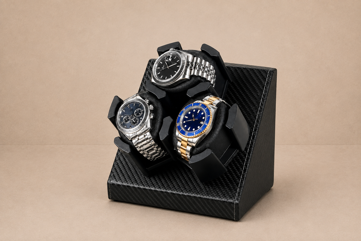 Remontoir montre triple Les Trois Grâces, écrin pyramidal fibre de carbone